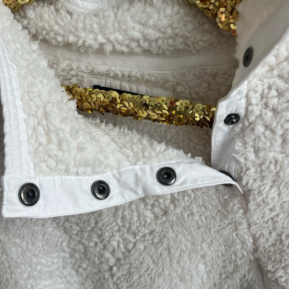 Abercrombie and Fitch Soft AF Sherpa Fleece - Picture 4 of 8